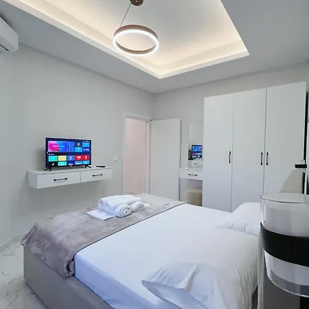 Apartment White And Cozy *