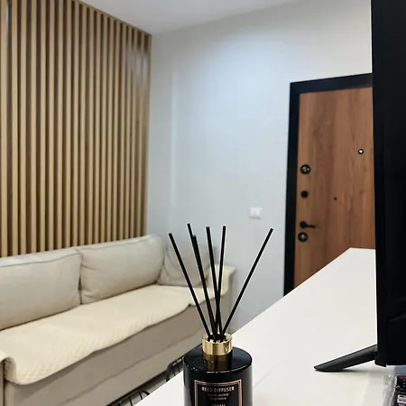 White And Cozy Lägenhet