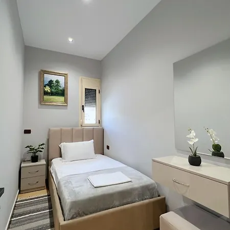White And Cozy Apartman